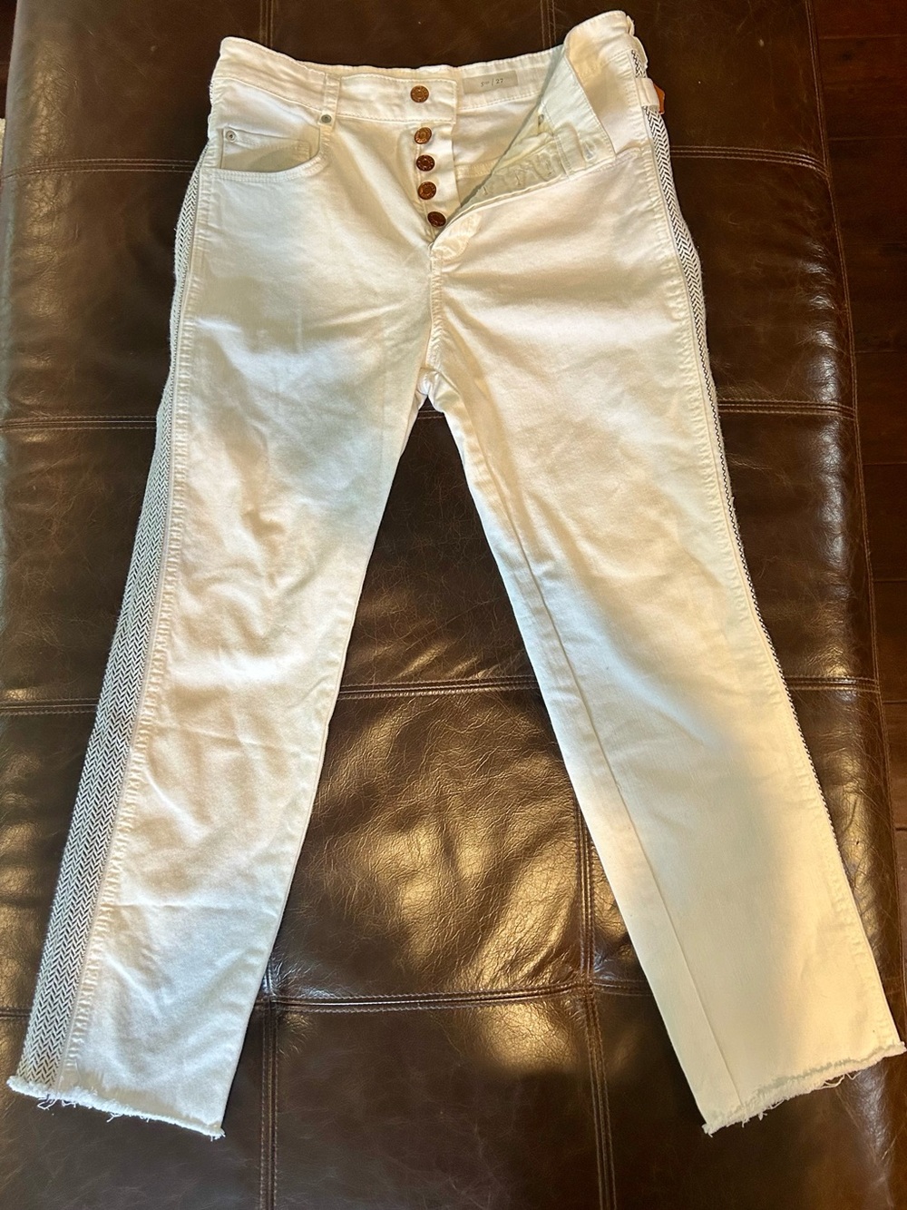 Pilcro and the Letterpress White Button-Front Cropped Jeans with Side Trim